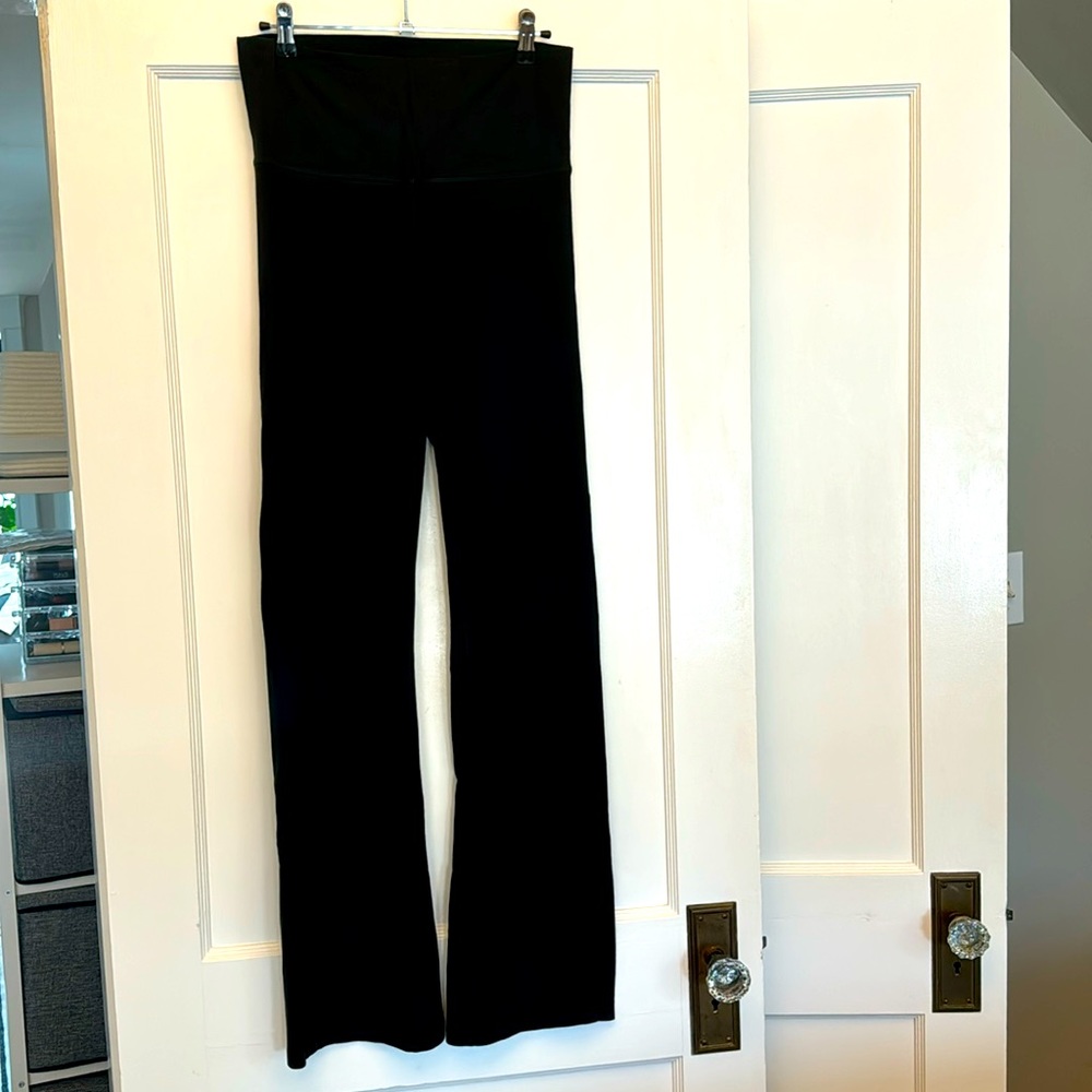 Victoria’s Secret black boot cut high waisted leggings small